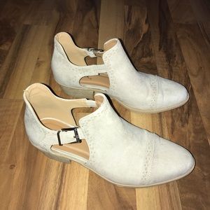Qupid brand tan booties